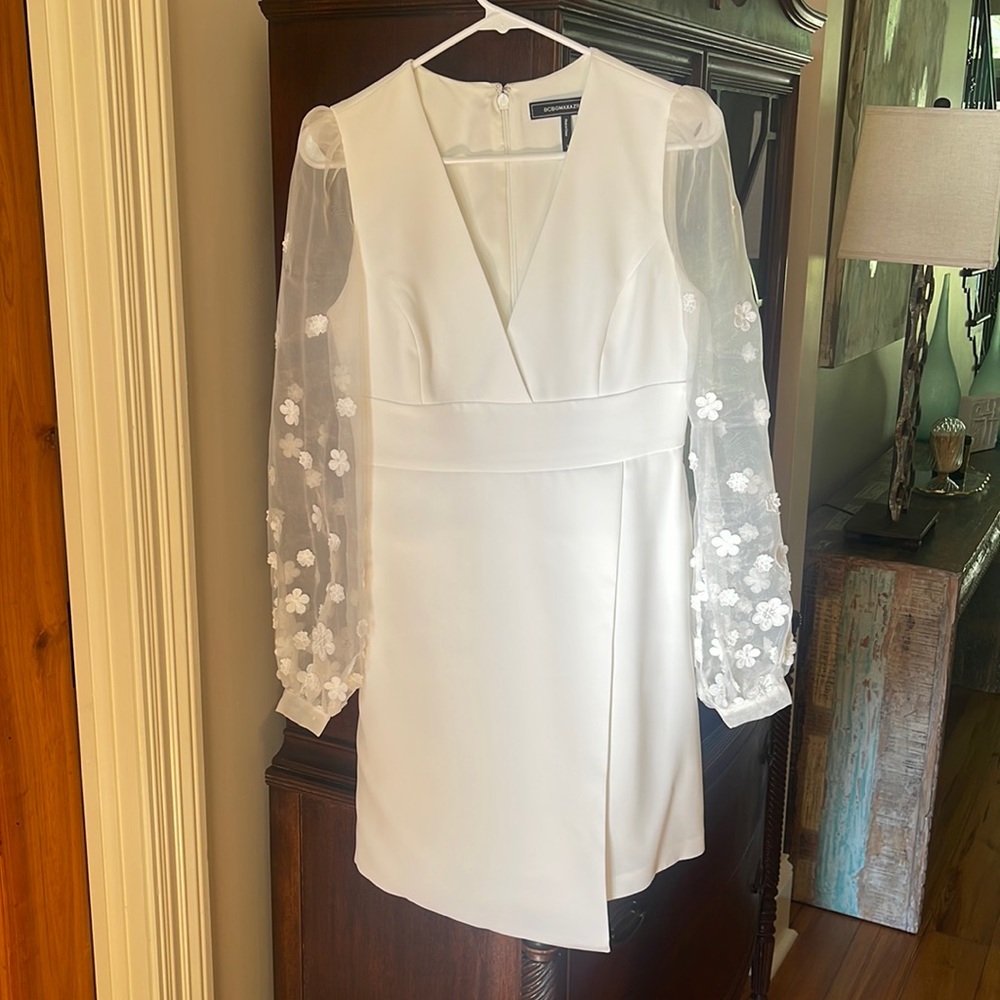 BCBGMAXAZRIA White Floral Appliqué Puff Sleeve Dress